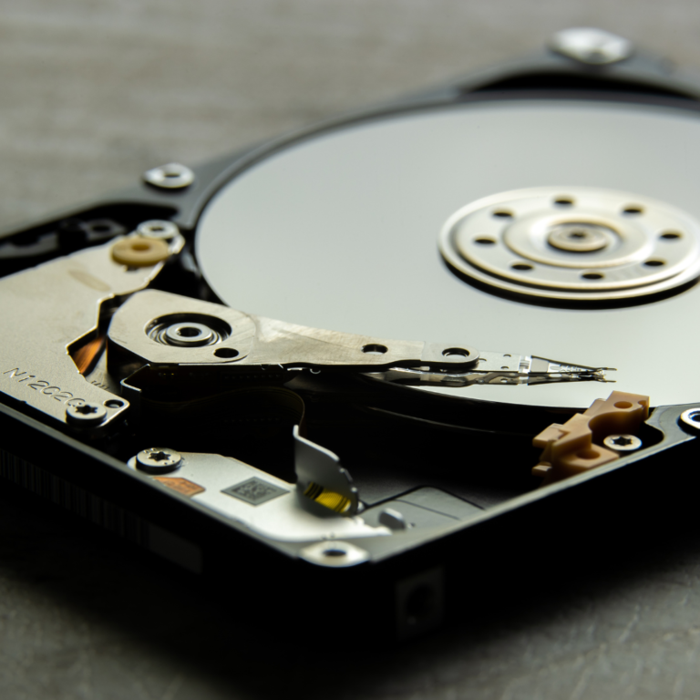 Kvalitetna jamstva za data recovery: što tražiti i koga zvati